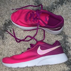 Nike Youth size 4.5. Fits women’s size 6.